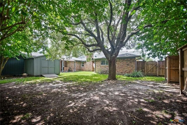 300 Green Avenue, Palacios, TX 77465