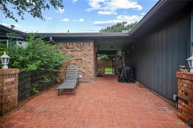 300 Green Avenue, Palacios, TX 77465