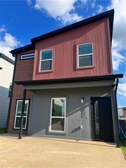 1031 Boardwalk Avenue, Bentonville, AR 72713