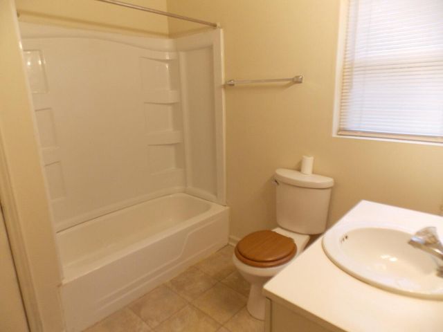 5549 Hollins RD, Roanoke, VA 24019