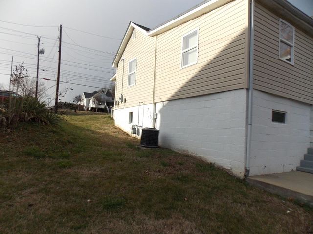 5549 Hollins RD, Roanoke, VA 24019