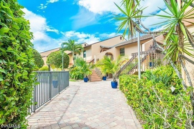 4300 Belair LN 1, Naples, FL 34103