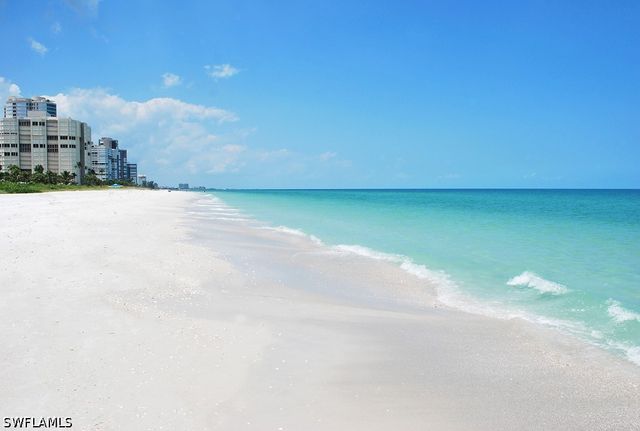 4300 Belair LN 1, Naples, FL 34103