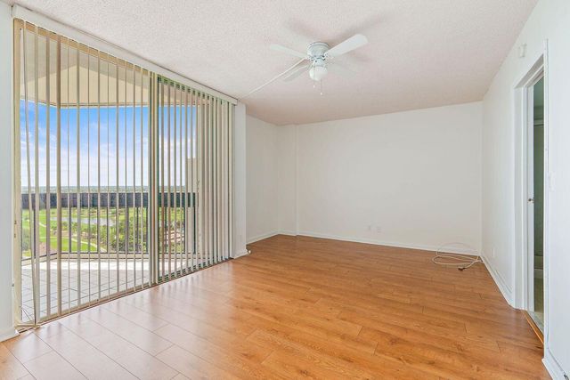 2400 Presidential Way 1706, West Palm Beach, FL 33401