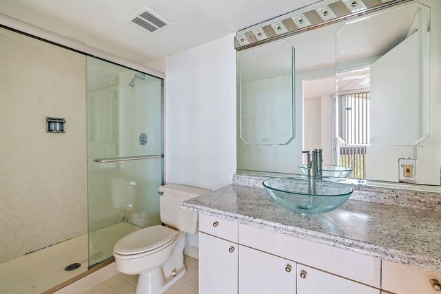 2400 Presidential Way 1706, West Palm Beach, FL 33401