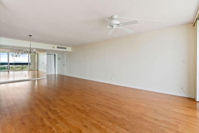 2400 Presidential Way 1706, West Palm Beach, FL 33401