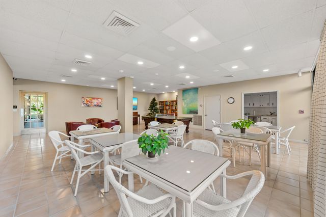 2400 Presidential Way 1706, West Palm Beach, FL 33401