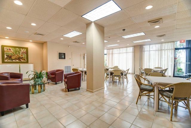 2400 Presidential Way 1706, West Palm Beach, FL 33401