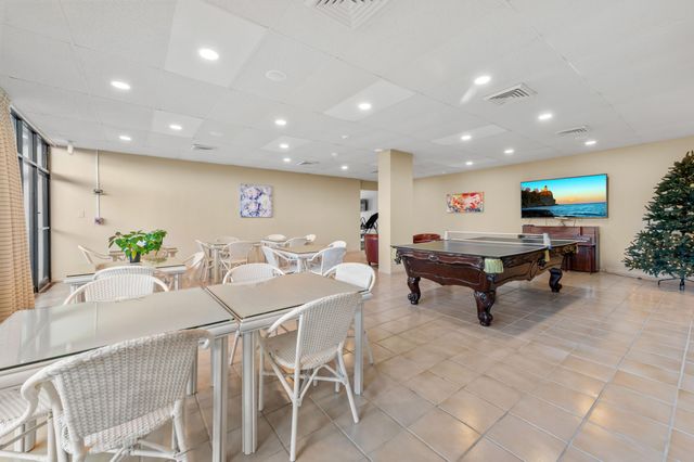 2400 Presidential Way 1706, West Palm Beach, FL 33401