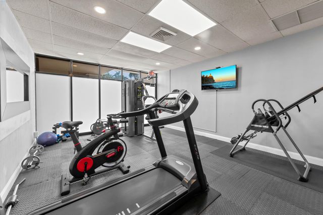 2400 Presidential Way 1706, West Palm Beach, FL 33401