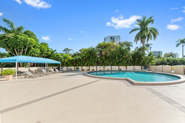 2400 Presidential Way 1706, West Palm Beach, FL 33401