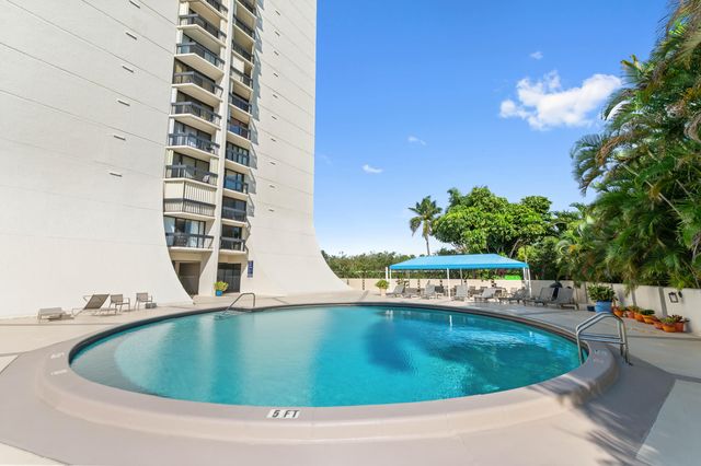 2400 Presidential Way 1706, West Palm Beach, FL 33401