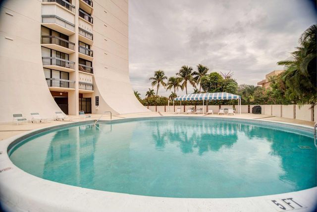 2400 Presidential Way 1706, West Palm Beach, FL 33401