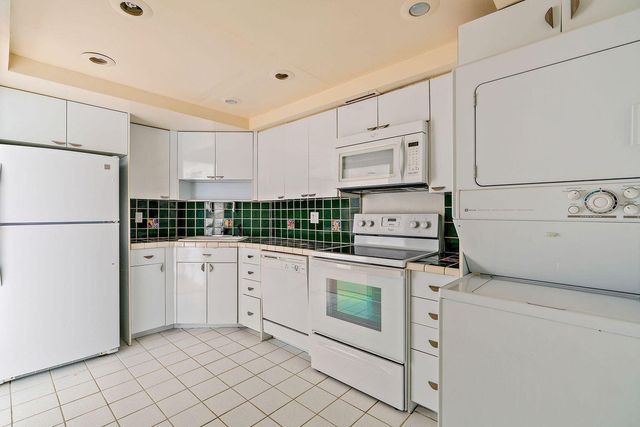 2400 Presidential Way 1706, West Palm Beach, FL 33401