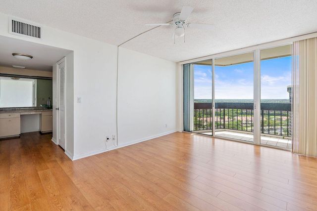 2400 Presidential Way 1706, West Palm Beach, FL 33401