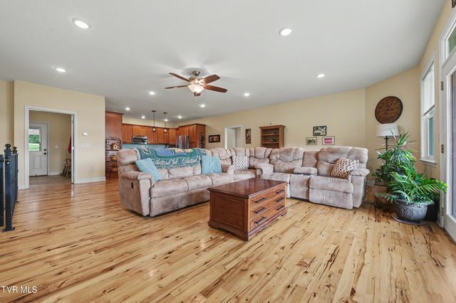 1090 Shell Road, Jonesborough, TN 37659