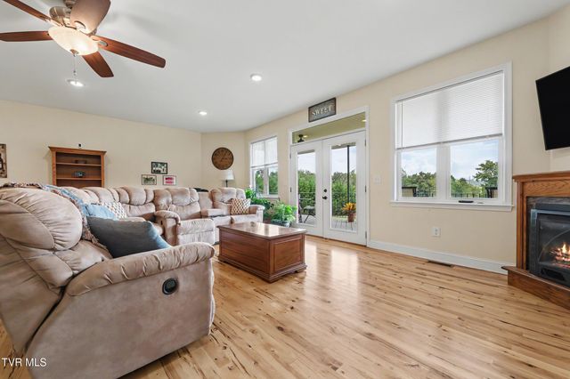 1090 Shell Road, Jonesborough, TN 37659