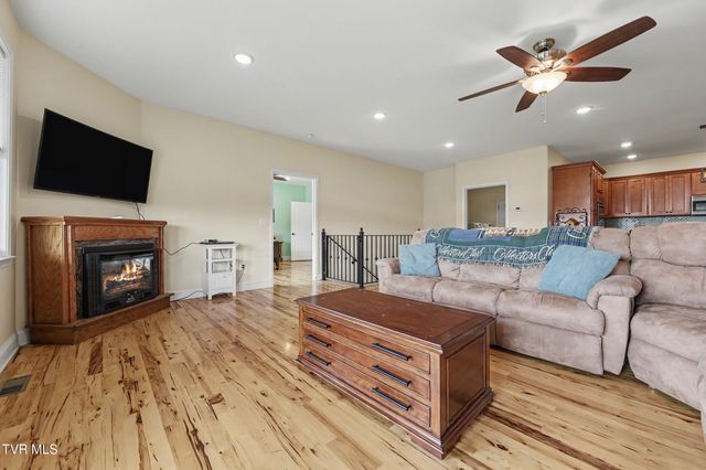 1090 Shell Road, Jonesborough, TN 37659