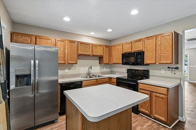 7948 Shadow Oak Drive, North Charleston, SC 29406