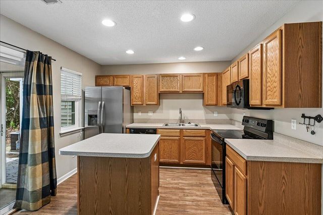 7948 Shadow Oak Drive, North Charleston, SC 29406