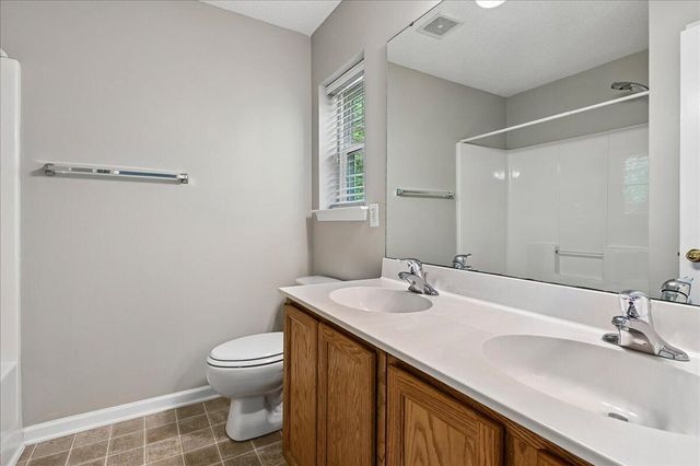 7948 Shadow Oak Drive, North Charleston, SC 29406