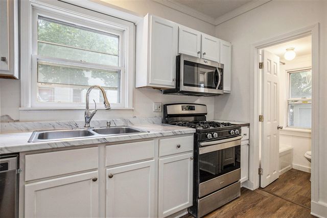 1054 Crosby Street, Grand Rapids, MI 49504