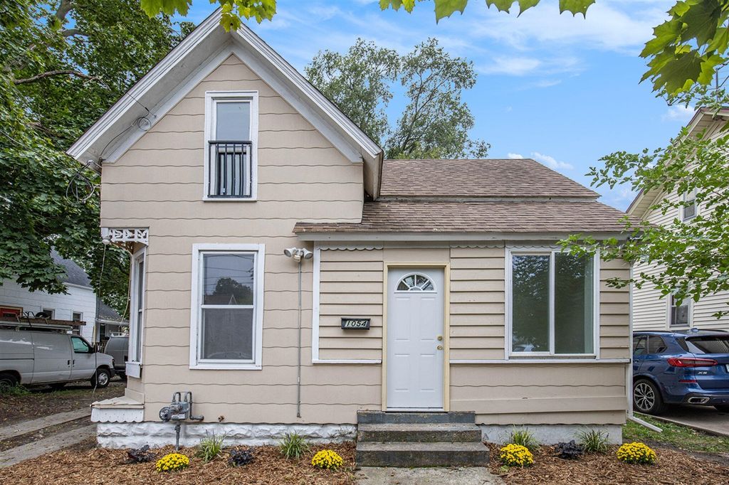 1054 Crosby Street, Grand Rapids, MI 49504