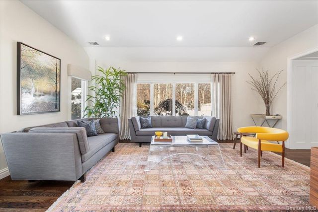 9 Thomas Lane, Scarsdale, NY 10583