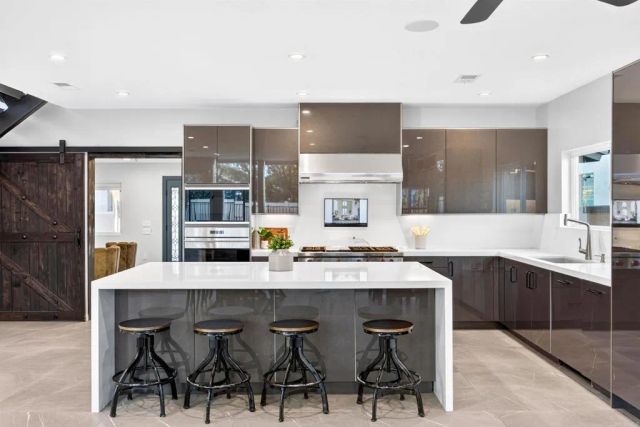 17892 Creciente Way, San Diego, CA 92127