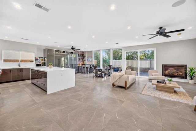 17892 Creciente Way, San Diego, CA 92127