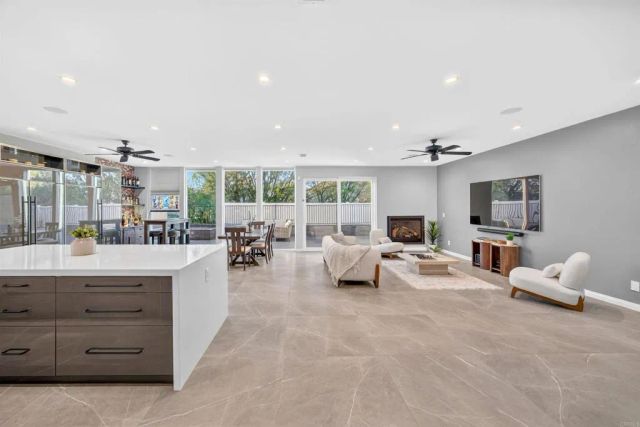 17892 Creciente Way, San Diego, CA 92127
