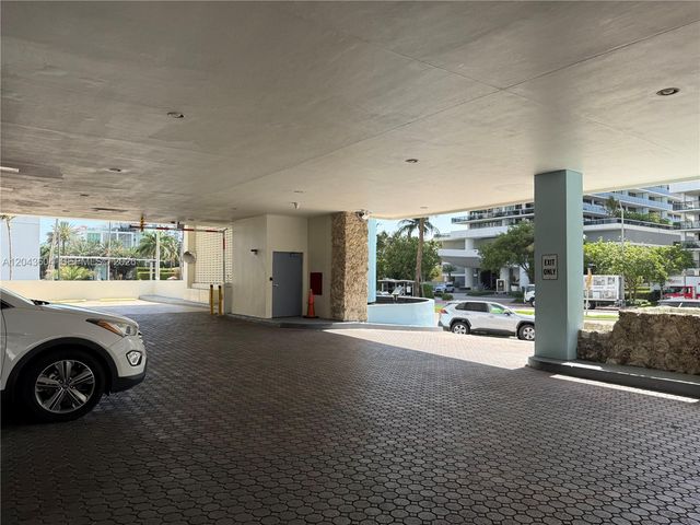 5838 Collins Avenue 15H, Miami Beach, FL 33140