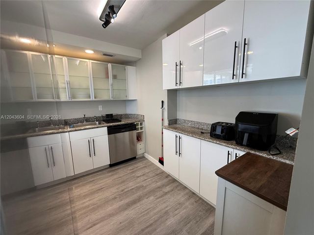 5838 Collins Avenue 15H, Miami Beach, FL 33140
