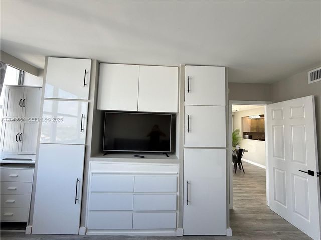 5838 Collins Avenue 15H, Miami Beach, FL 33140