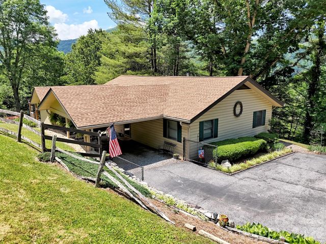 72 Sanctuary Road, Maggie Valley, NC 28751