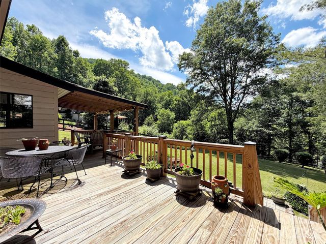 72 Sanctuary Road, Maggie Valley, NC 28751