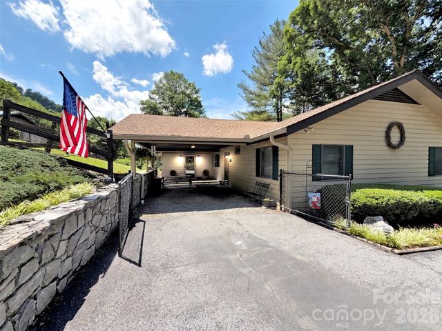 72 Sanctuary Road, Maggie Valley, NC 28751