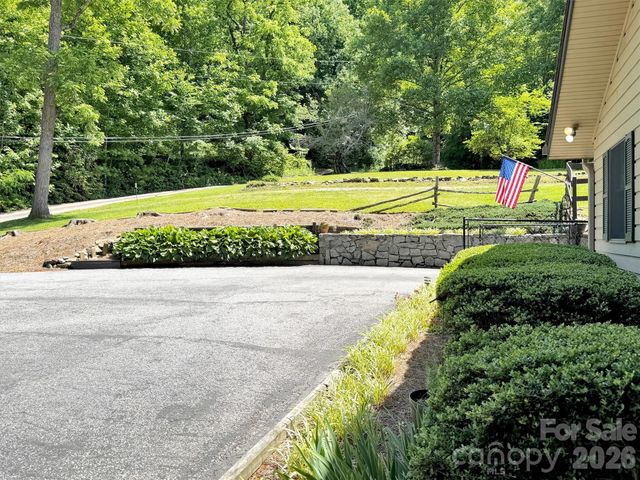 72 Sanctuary Road, Maggie Valley, NC 28751