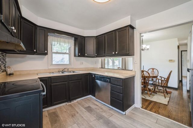 2 Meadow Lane, Merrillville, IN 46410