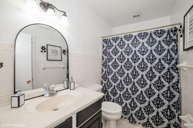 2 Meadow Lane, Merrillville, IN 46410