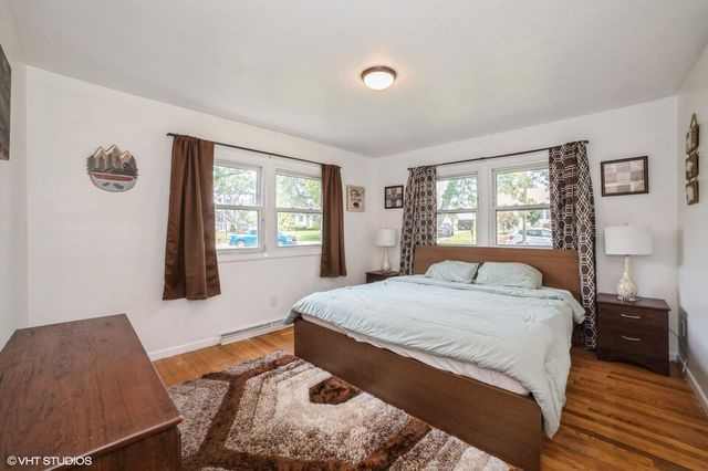 2 Meadow Lane, Merrillville, IN 46410