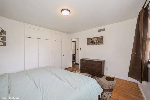 2 Meadow Lane, Merrillville, IN 46410