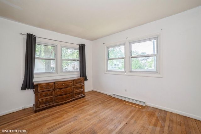 2 Meadow Lane, Merrillville, IN 46410