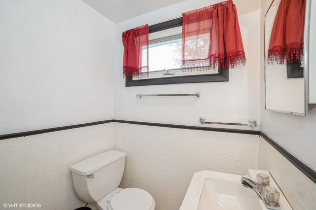 2 Meadow Lane, Merrillville, IN 46410