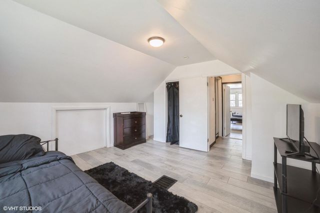 2 Meadow Lane, Merrillville, IN 46410