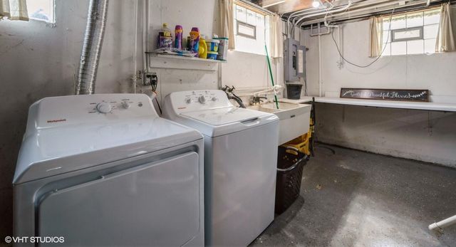 2 Meadow Lane, Merrillville, IN 46410