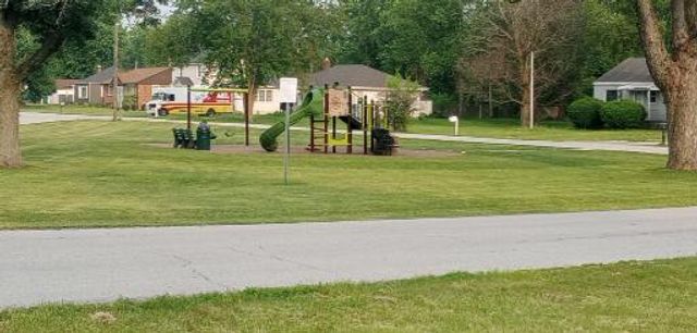 2 Meadow Lane, Merrillville, IN 46410