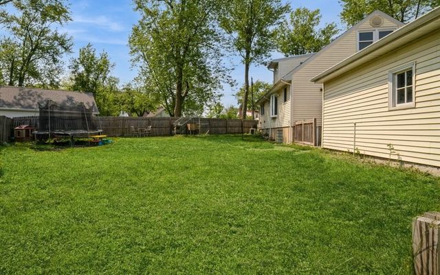2 Meadow Lane, Merrillville, IN 46410
