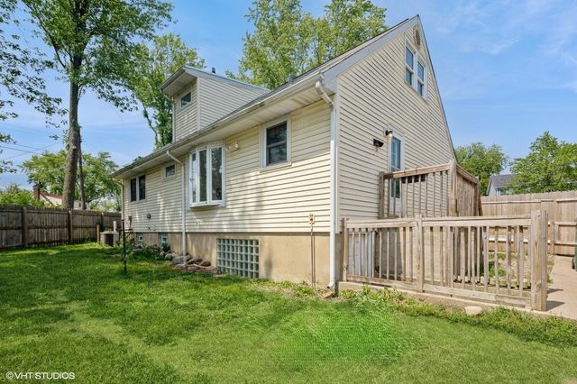 2 Meadow Lane, Merrillville, IN 46410