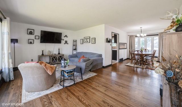 2 Meadow Lane, Merrillville, IN 46410